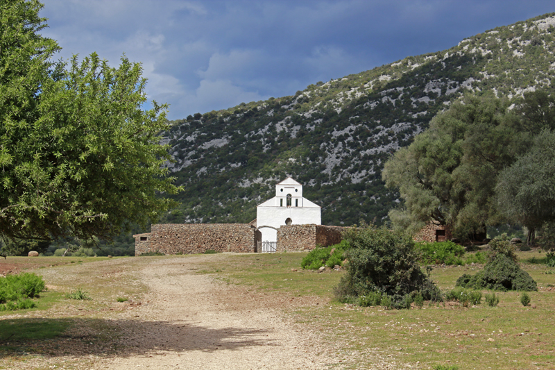 2016-04-23_152846 sardinien-2016.jpg - Altiplano Su Golgo - Kirche S. Pietro